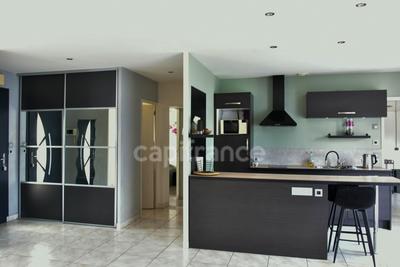 Maison - 151 m² - 9 pièces