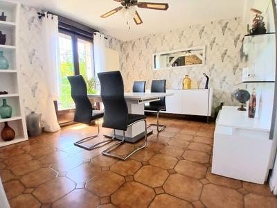 Maison - 183 m² - 9 pièces