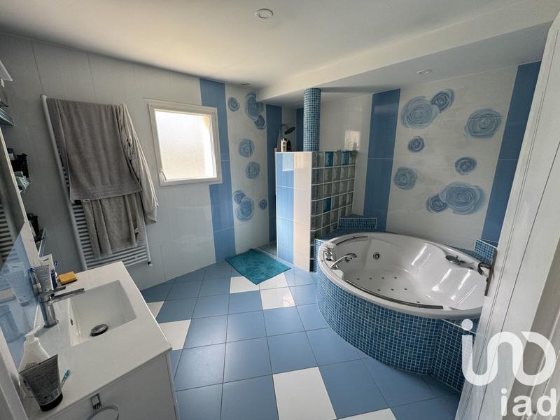 Maison - 205 m² - 7 pièces