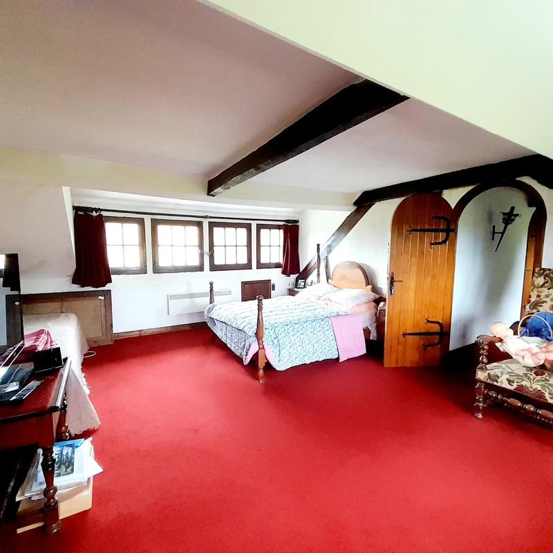 Maison ancienne - 265 m² - 8 pièces