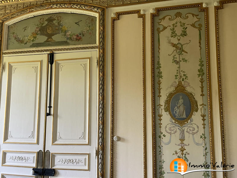 Maison - 854 m² - 19 pièces