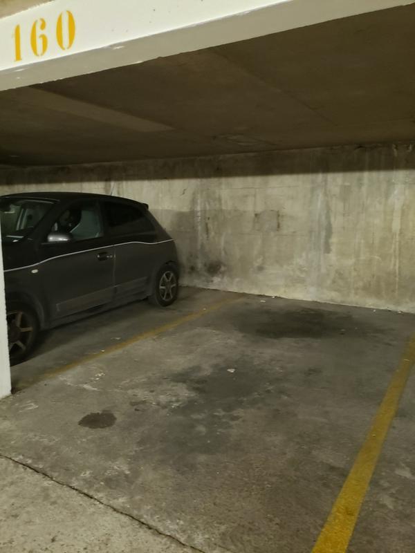 Parking / Garage - 11 m²