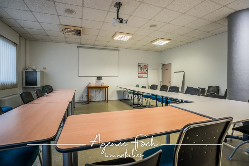 Local d'activités - 822 m²