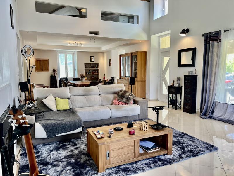 Maison traditionnelle - 222 m² - 6 pièces