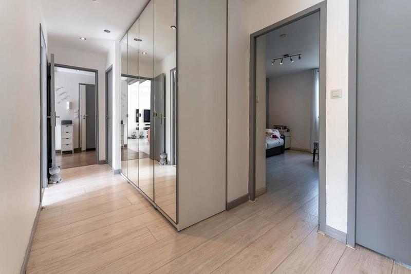 Appartement - 102 m² - 5 pièces