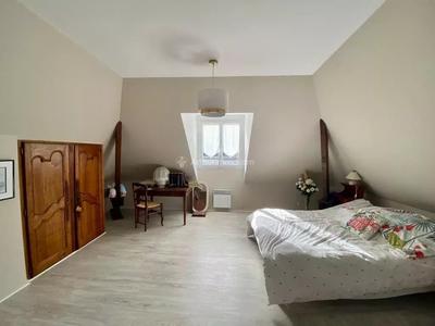 Maison - 239 m² - 8 pièces