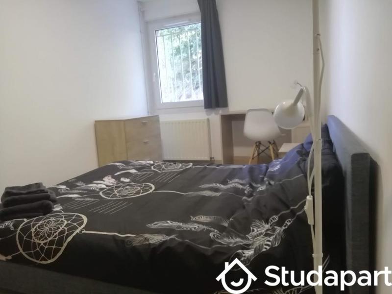 Chambre - 11 m² - 1 pièce