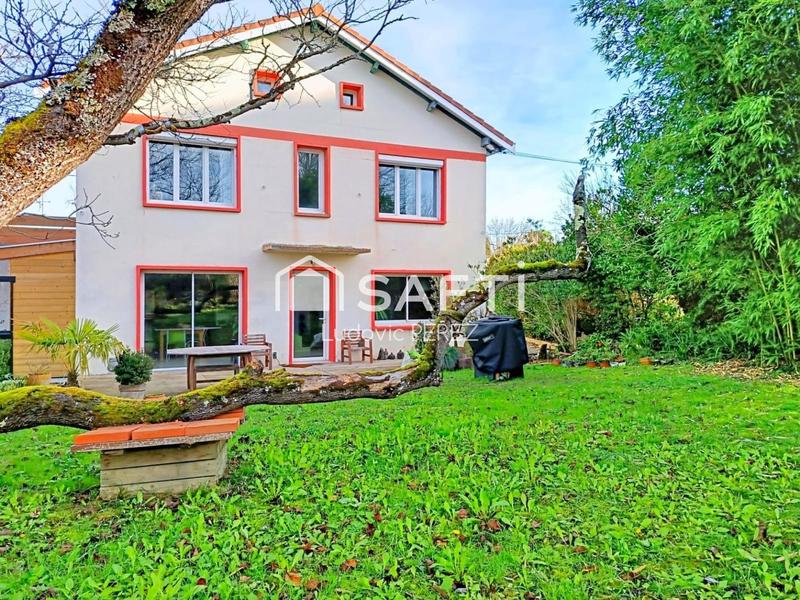 Maison - 219 m² - 8 pièces