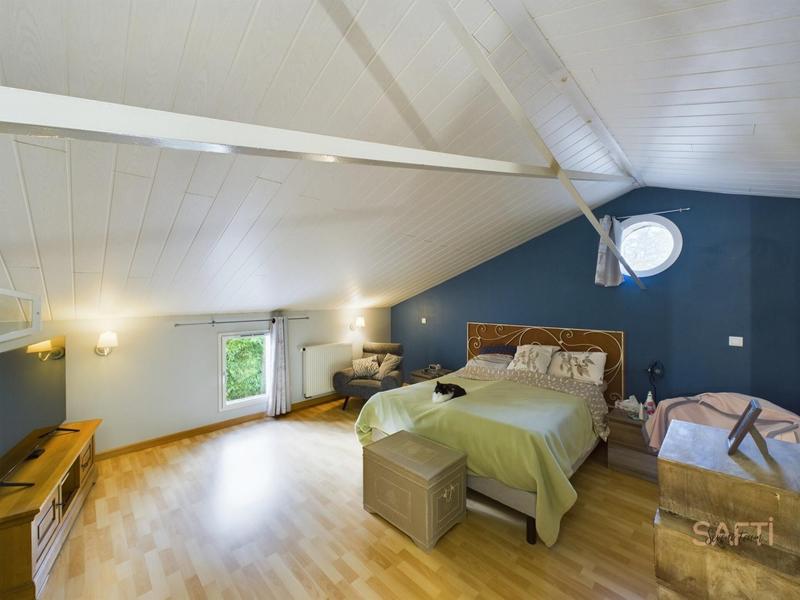 Maison - 223 m² - 8 pièces