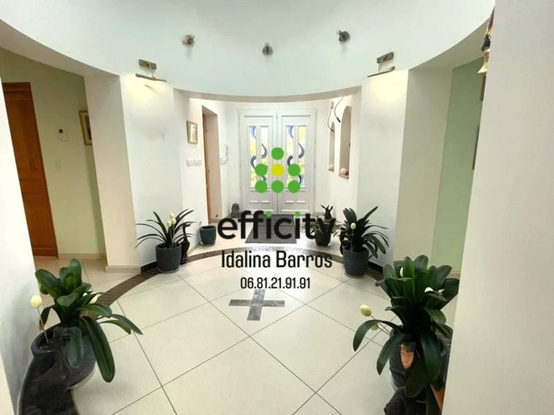 Pavillon - 267 m² - 10 pièces