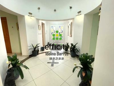 Pavillon - 267 m² - 10 pièces