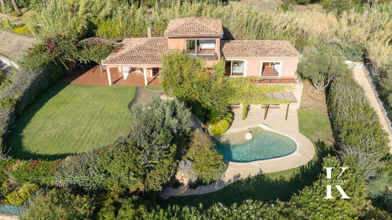 Villa - 256 m² - 6 pièces