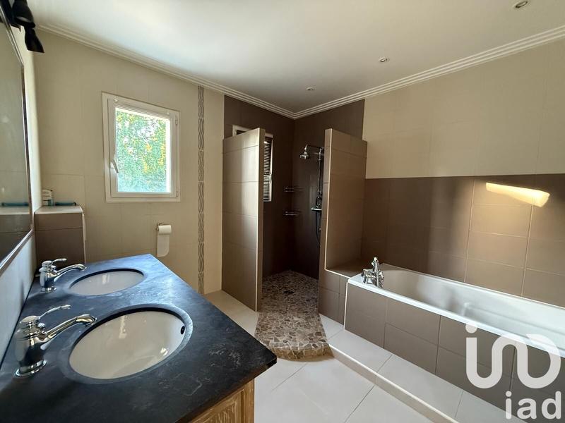 Maison - 307 m² - 14 pièces