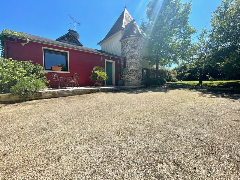 Maison - 232 m² - 9 pièces