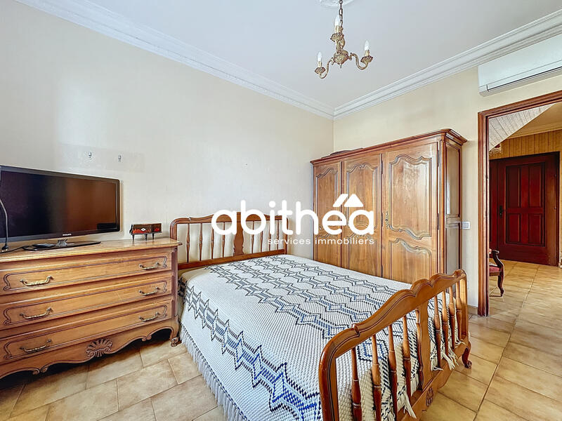 Maison - 210 m² - 7 pièces