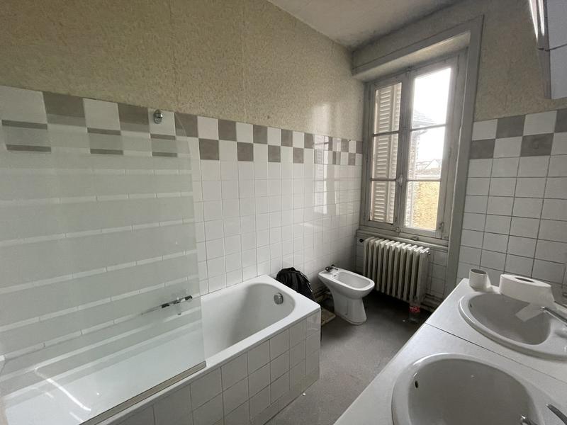 Maison - 250 m² - 12 pièces