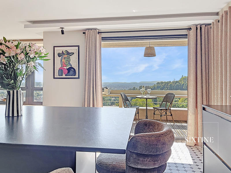 Appartement - 140 m² - 5 pièces