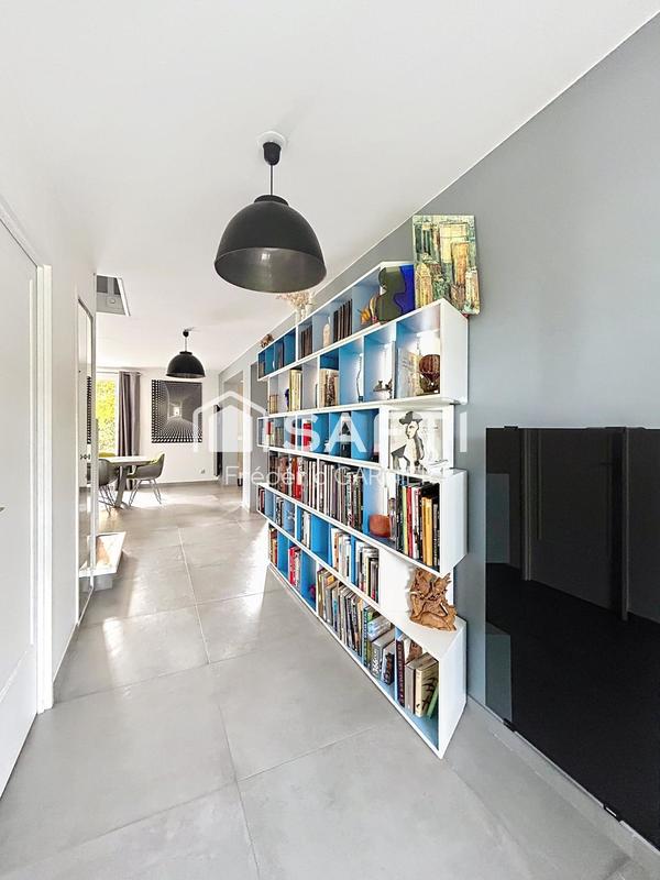 Maison - 202 m² - 7 pièces