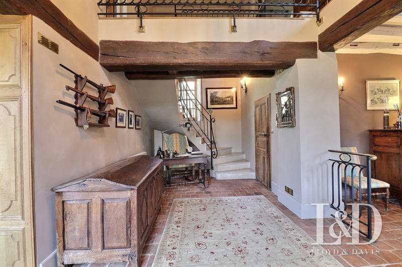 Maison - 303 m² - 10 pièces