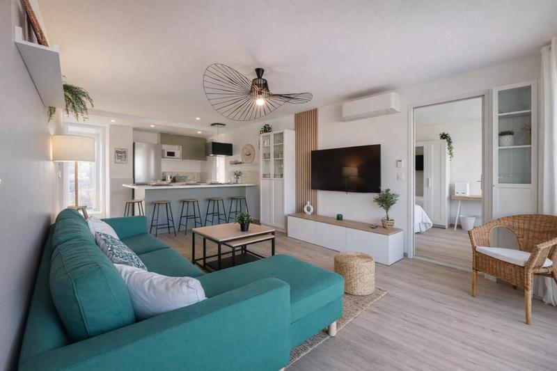 Chambre - 90 m² - 6 pièces