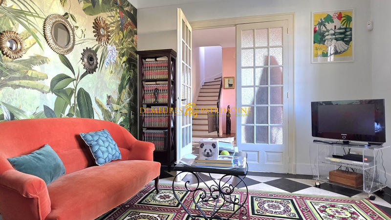 Maison - 202 m² - 6 pièces