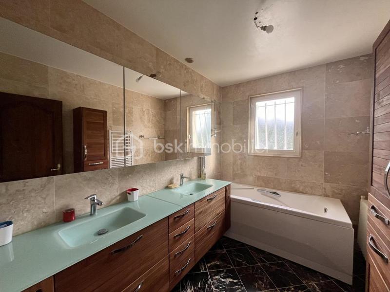 Maison - 175 m² - 6 pièces