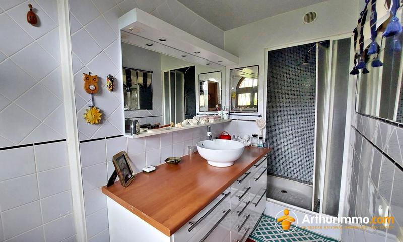 Maison - 202 m² - 7 pièces