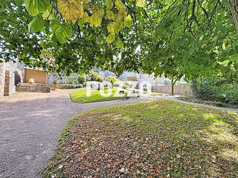 Maison - 225 m² - 10 pièces