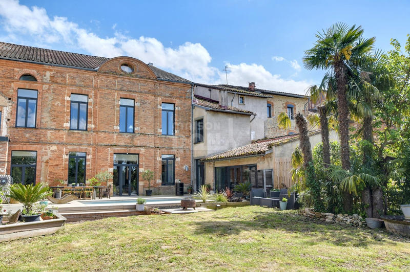 Maison ancienne - 310 m² - 8 pièces