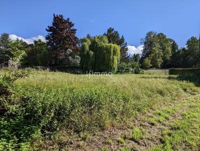 Terrain constructible - 700 m²