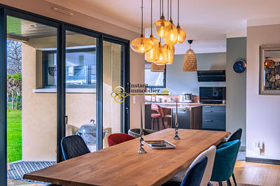 Maison - 238 m² - 8 pièces