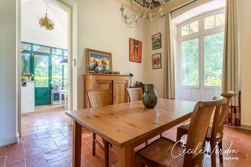 Propriété - 280 m² - 10 pièces