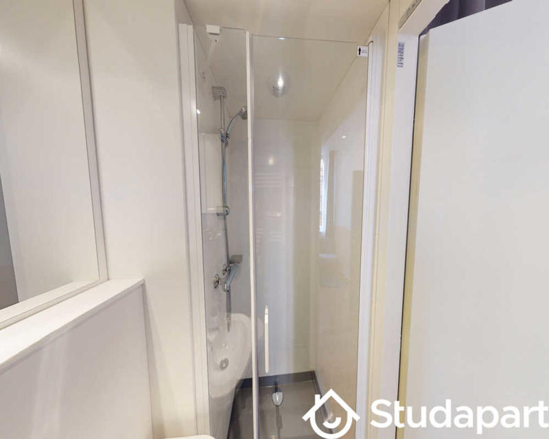 Chambre - 80 m² - 1 pièce