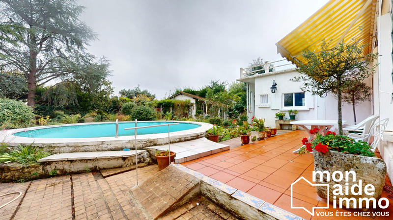 Maison - 266 m² - 7 pièces