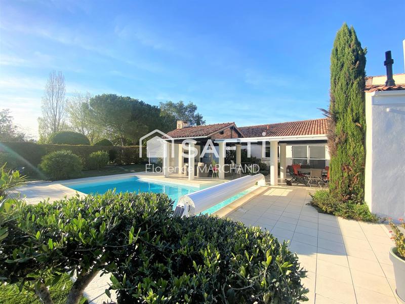 Maison - 402 m² - 9 pièces