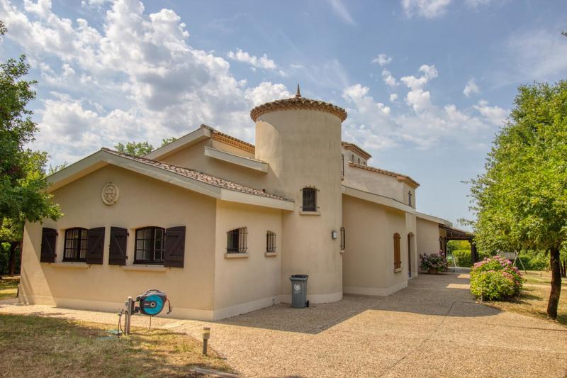 Maison - 180 m² - 7 pièces