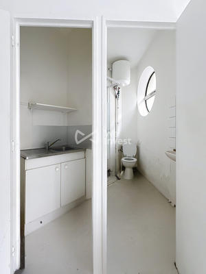 Local commercial - 30 m² - 2 pièces