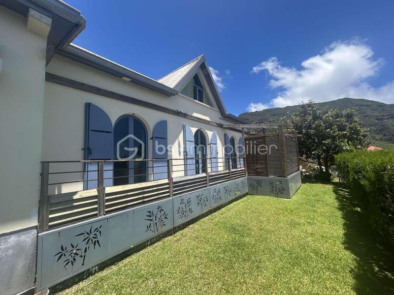 Maison - 210 m² - 5 pièces