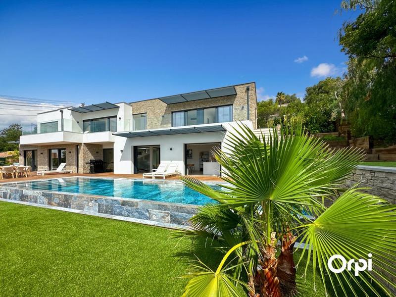 Villa - 242 m² - 5 pièces