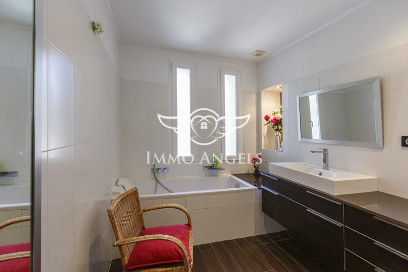 Mas - 320 m² - 10 pièces