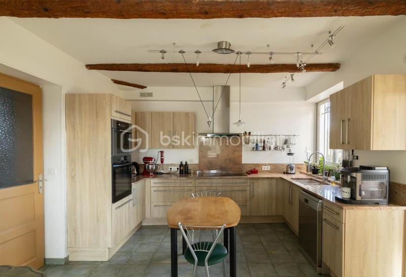 Demeure - 255 m² - 8 pièces