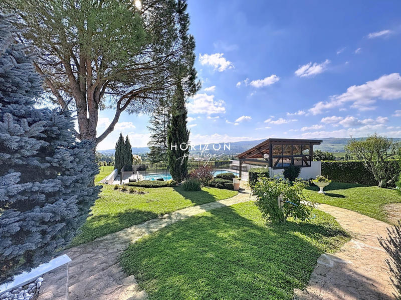 Villa - 262 m² - 10 pièces