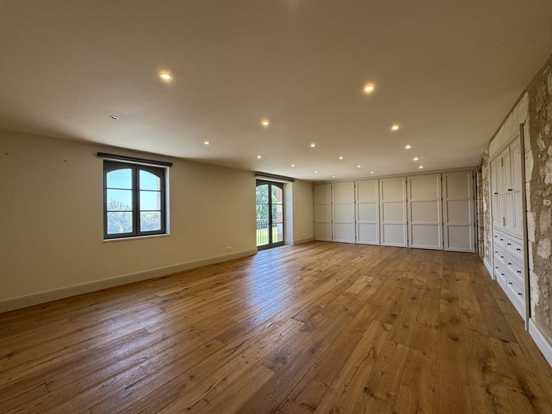 Maison - 445 m² - 10 pièces