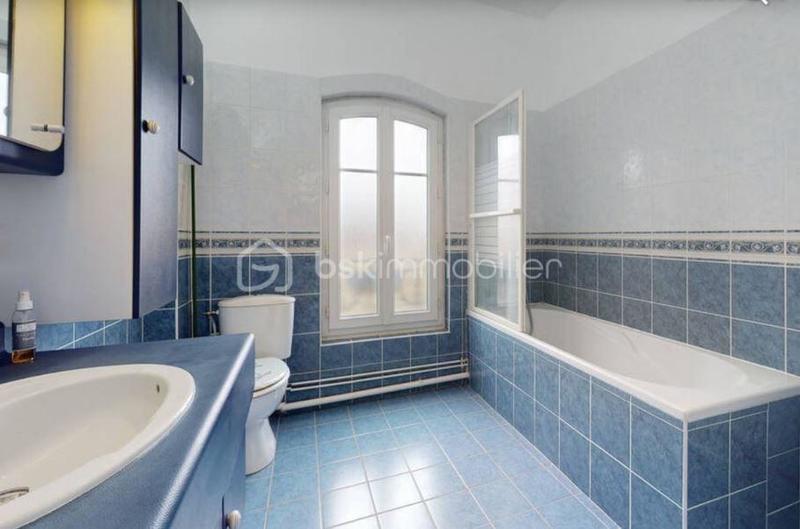 Demeure - 240 m² - 7 pièces