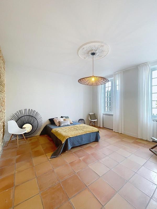 Maison traditionnelle - 237 m² - 6 pièces