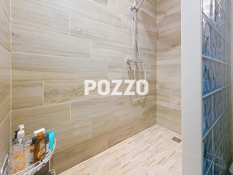 Maison - 208 m² - 8 pièces