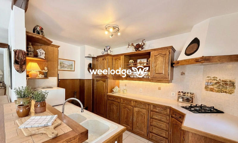 Maison traditionnelle - 225 m² - 9 pièces