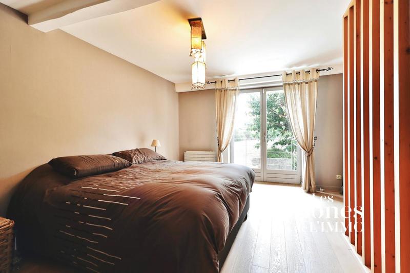 Maison - 220 m² - 7 pièces