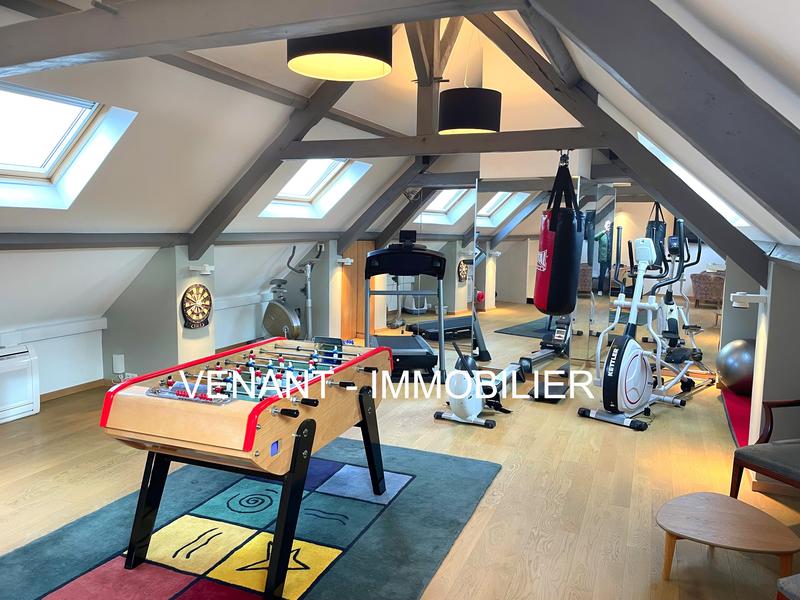 Villa - 457 m² - 16 pièces