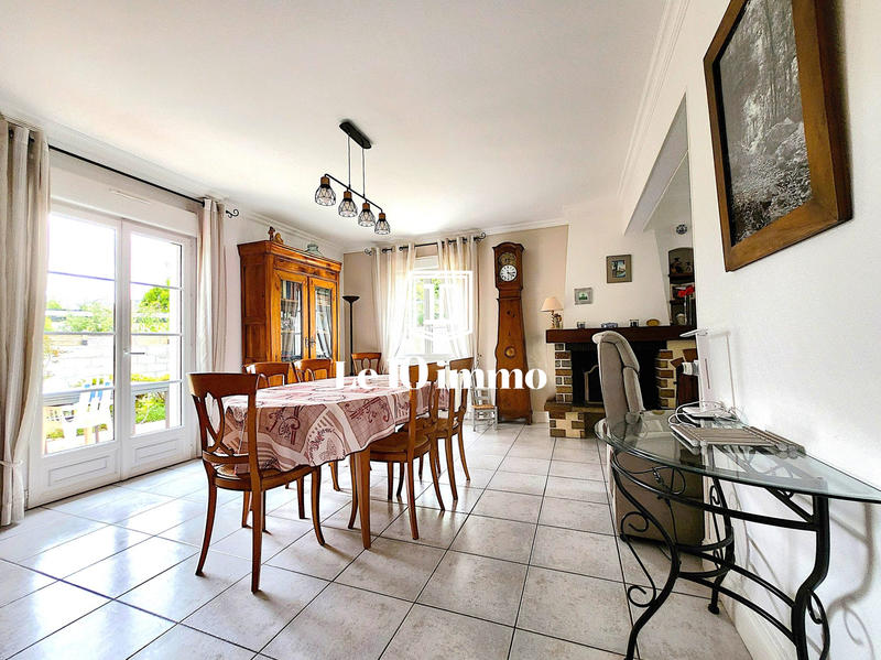 Maison - 182 m² - 8 pièces